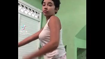 Play Novinha do bucetão inchado