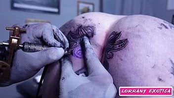 play FIZ UMA TATUAGEM NO CU FIQUEI CHEIA DI TESAO Q TIVI Q DAR MEU RABO.PRO FUDEDORDEBUCETA2017. ASSISTA COMPLETO NO RED
