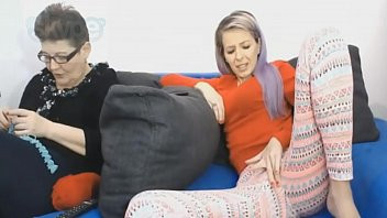 Play Simona cu maicasa impreuna cel mai amator real clip romanesc de pe internet se freaca la pizda de fata cu masa pe skype