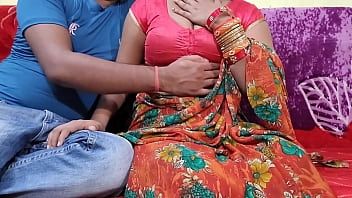Play देसी भाभी ने भैया नहीं थे तो उसका फायदा उठाया और अपने ही बिस्तर पर देवर के साथ किया गंदा काम। Mumbai Ashu।