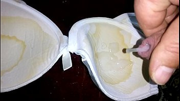 Play Cum bra crossdress