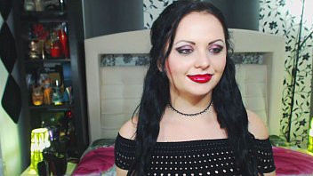 play Brunette hot
