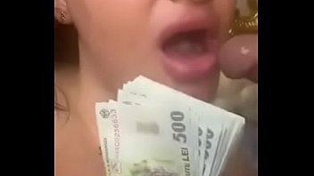 Play Brunetă îi suge pula iubitului !