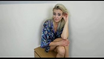 Play Hot Blonde Joi