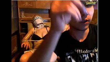 Play Idiotii la camera(xvid)