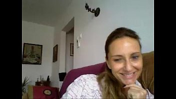 Play Raluca Maria Rosca din Braila face striptease