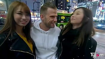 Play Sexy japanese girls Mona Ayami and Tsubaki Kato goes to the love hotel