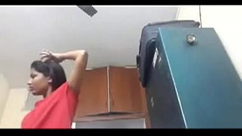 Play Desi bhabhi Selfie video
